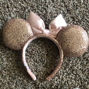 Pink Minnie ears!